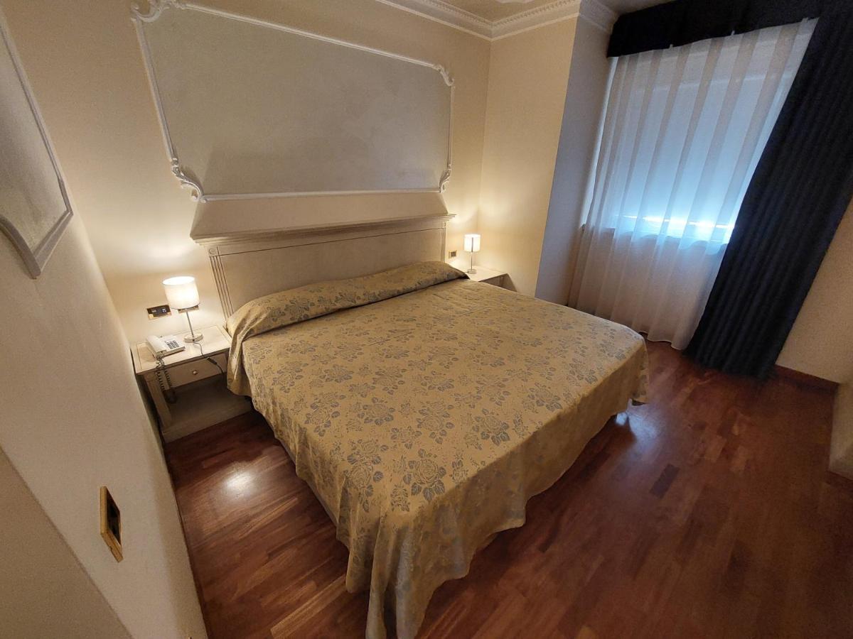 Hotel Villa Medici Rocca San Giovanni Esterno foto
