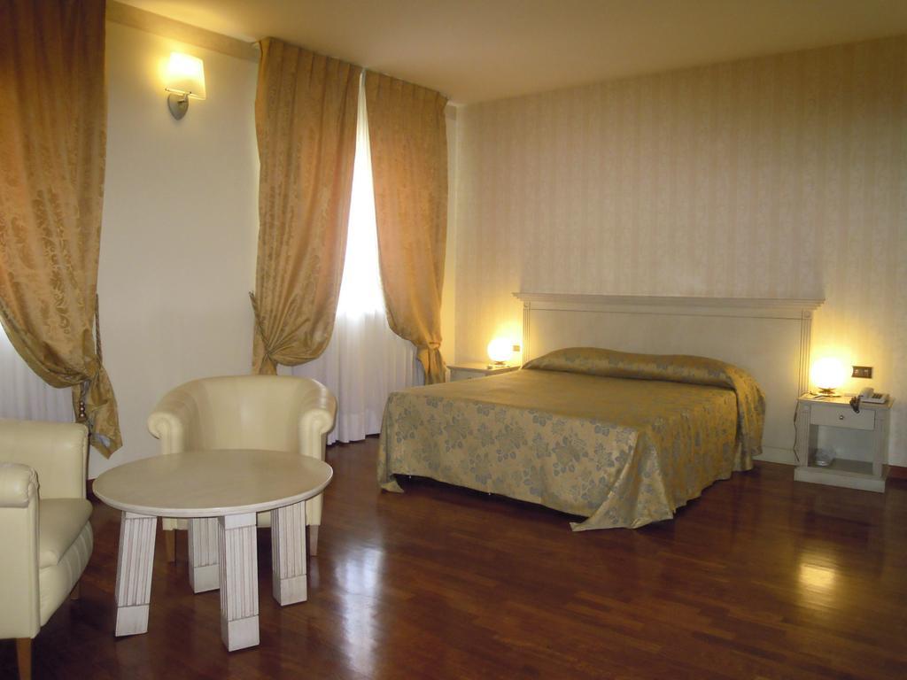 Hotel Villa Medici Rocca San Giovanni Esterno foto